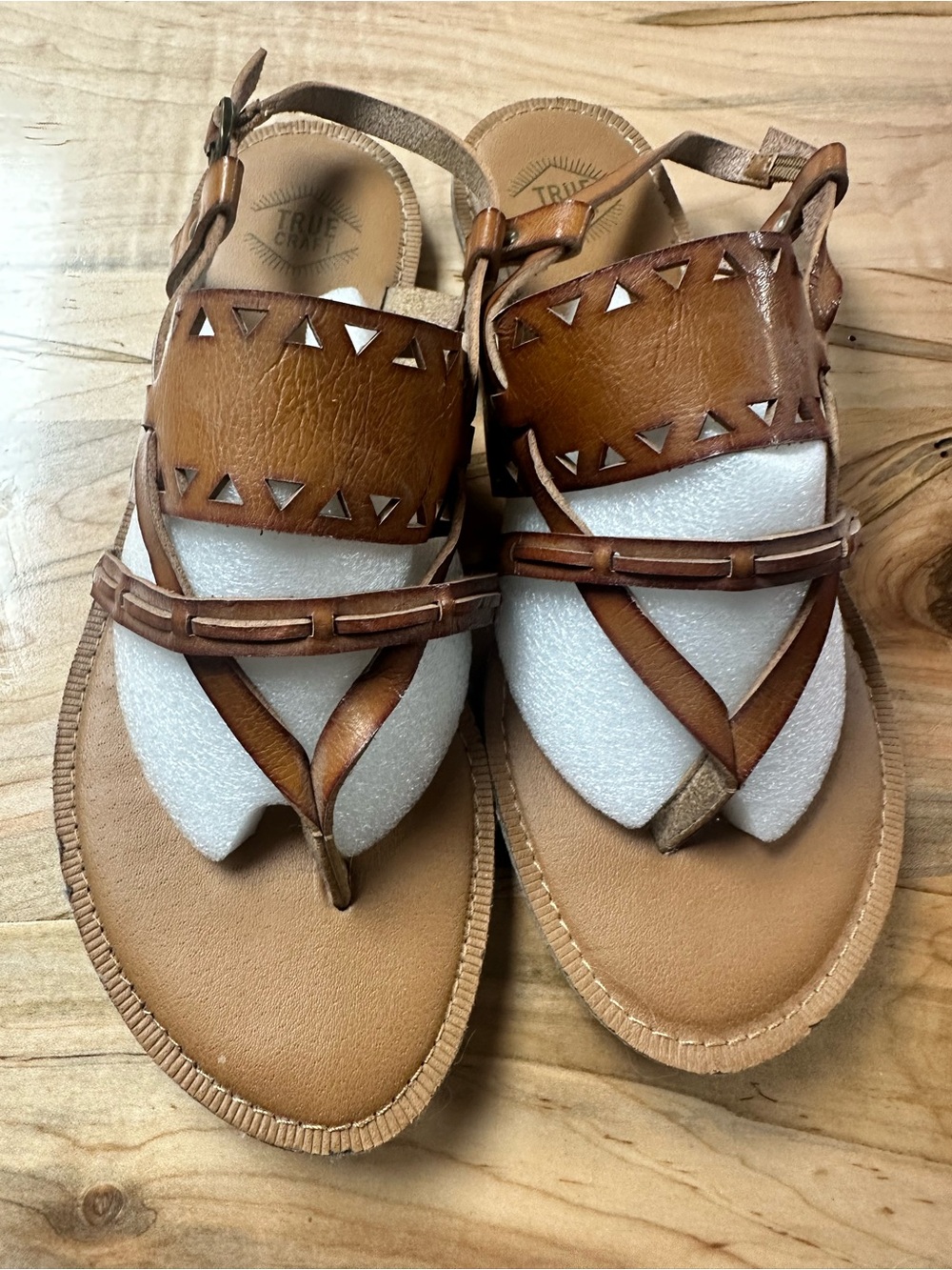 True Craft Women’s Brown Leather Toe-Loop Sandals